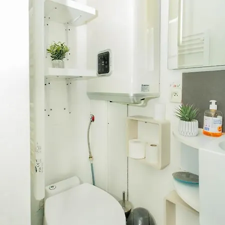 Studio Champs Elysees - Arc De Triomphe Apartment *